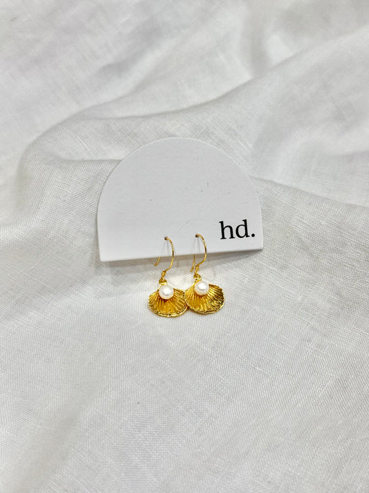 Shell Earrings Gold
